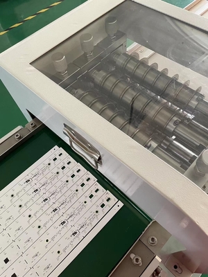 고속 강철 블레이드와 컨베이어 벨트 라인을 가진 PCB 탈판화 기계