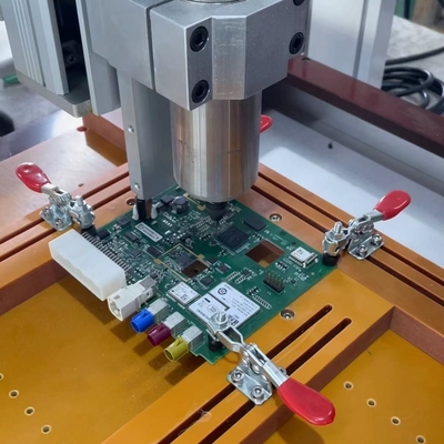 쉬운 프로그래밍과 높은 정확성을 가진 데스크톱 PCB 라우터 기계