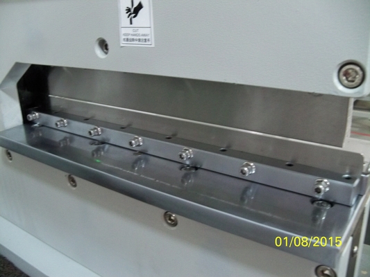 고급 Pneumatic PCB V 절단 기계