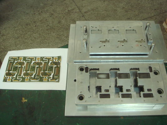 도구 IATF16949를 펀칭하는 QC-10 주문 제작된 다이 금속 가공기 PCB