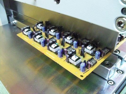 일본 고속도 강철 블레이드와 알루미늄 보드 사용 V-커트 PCB 분리대