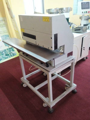 GMC L780mm 자동화된 선형 블레이드 PCB Ｖ는 기계 / Pcb 전단 커터를 줄였습니다