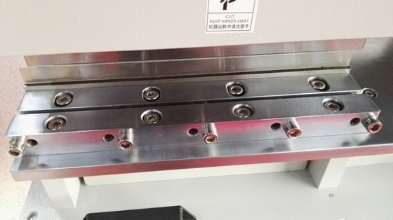2.0 밀리미터 FR4는 두 날카로운 선형 블레이드와 PCB Ｖ 커트 기구에 탑승합니다