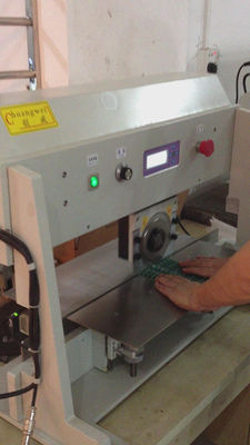 100mm/S 모터화 된 금속 PCB 절단 기계 둥근 블레이드